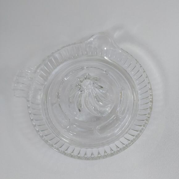 Vintage ~ Citrus Juicer ~ 5" Dia. Clear Glass ~ Reamer ~ Juicer ~ Handle & Spout - Picture 1 of 4
